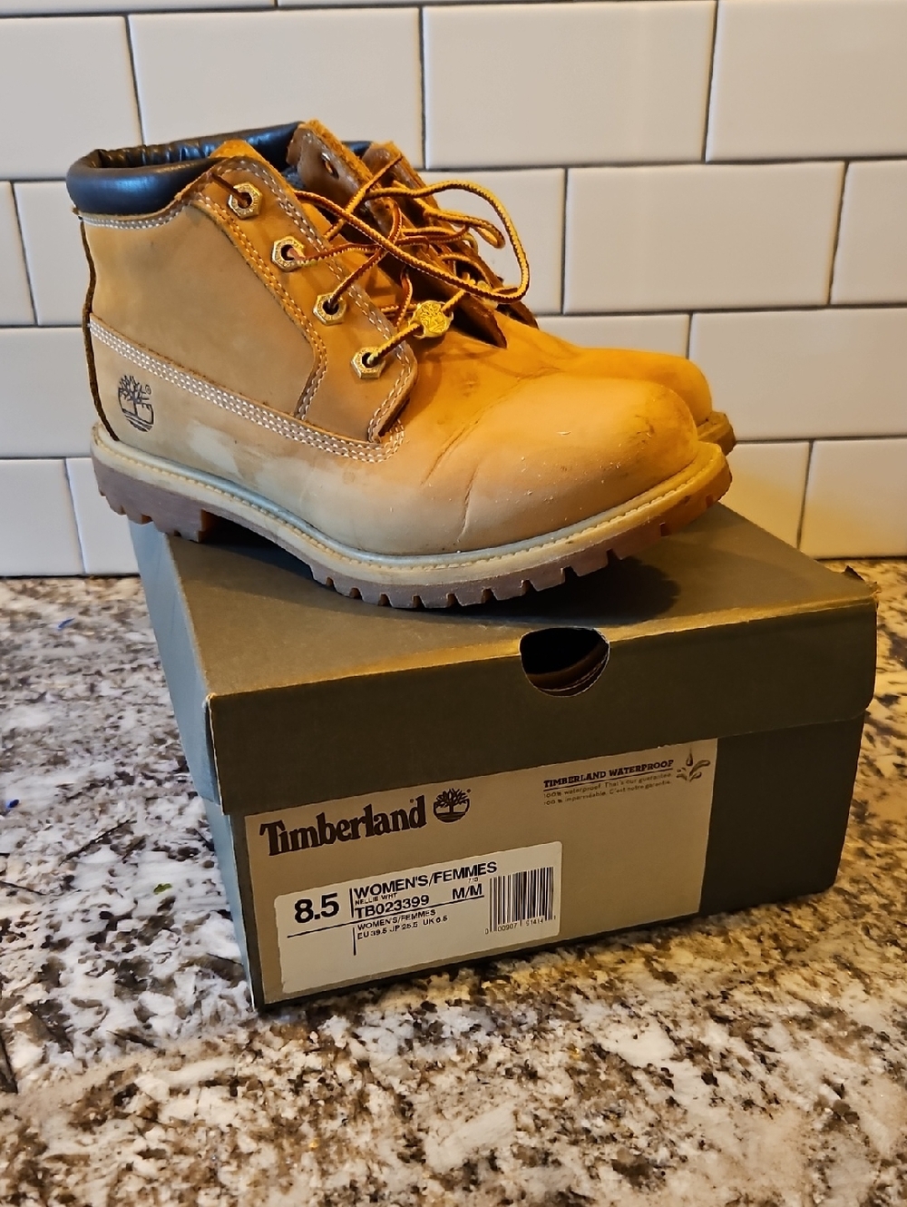 Timberland Brown and White Shoe Box Label - Women's 8.5